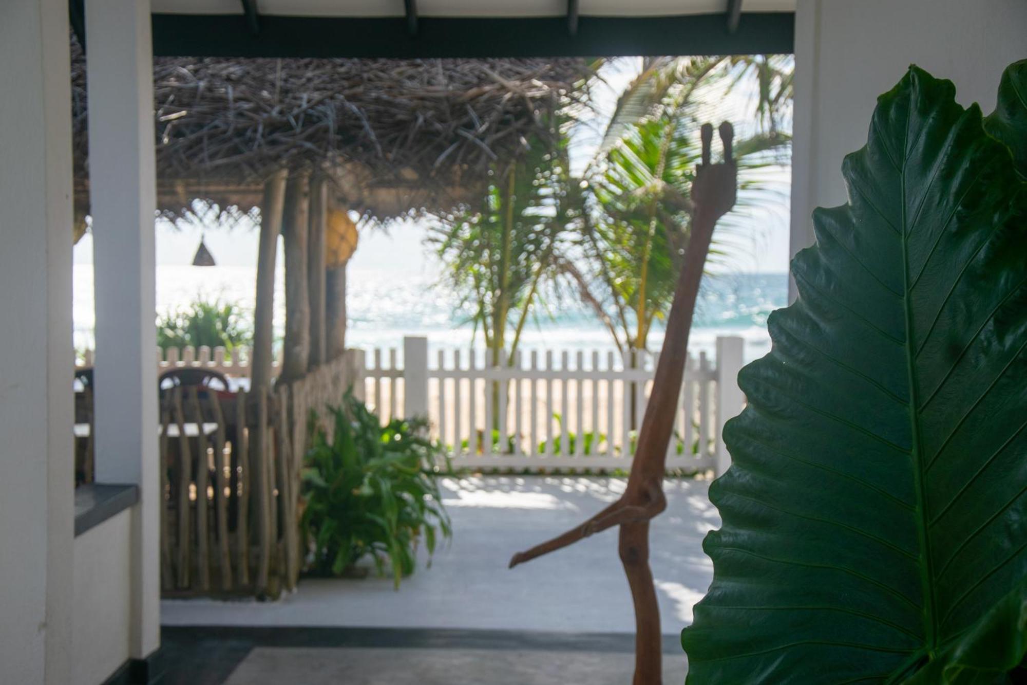 Sailors' Bay Bed & Breakfast Hikkaduwa Bagian luar foto