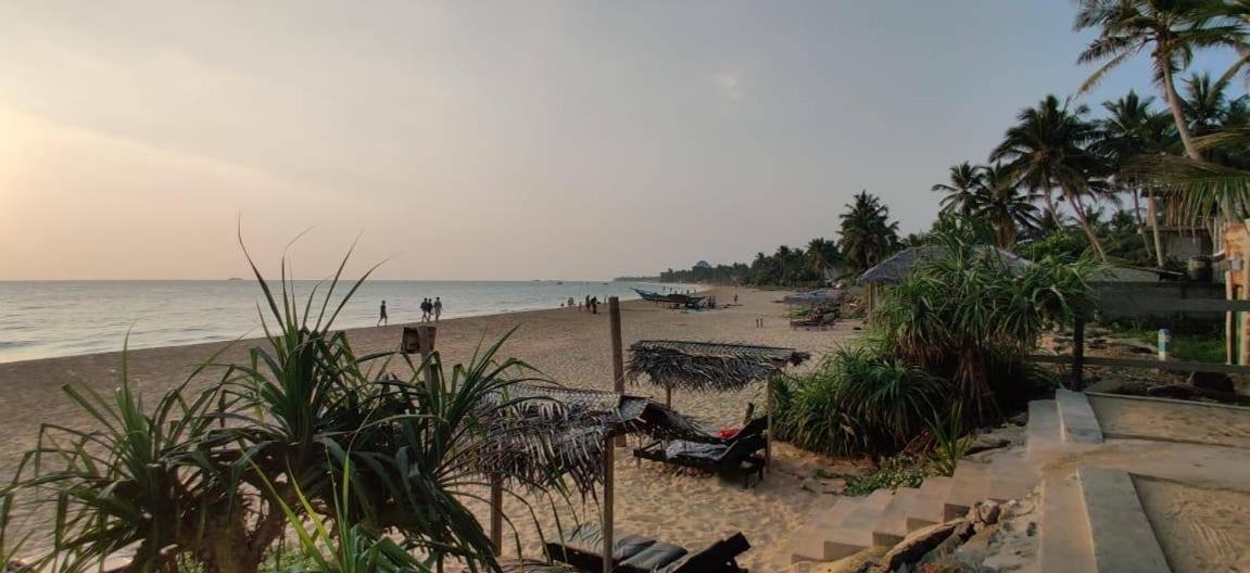 Sailors' Bay Bed & Breakfast Hikkaduwa Bagian luar foto