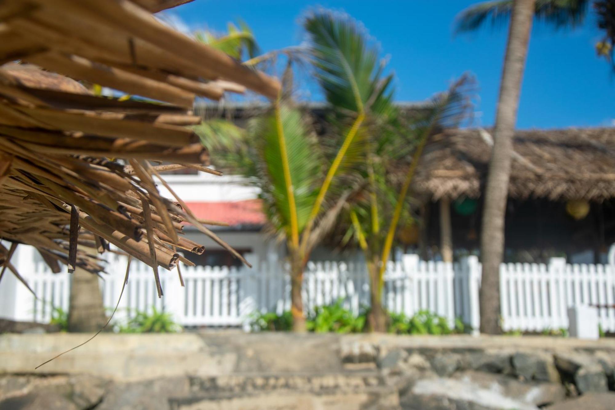 Sailors' Bay Bed & Breakfast Hikkaduwa Bagian luar foto
