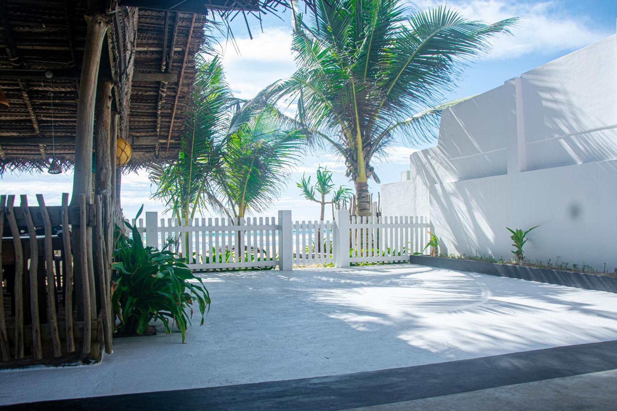 Sailors' Bay Bed & Breakfast Hikkaduwa Bagian luar foto