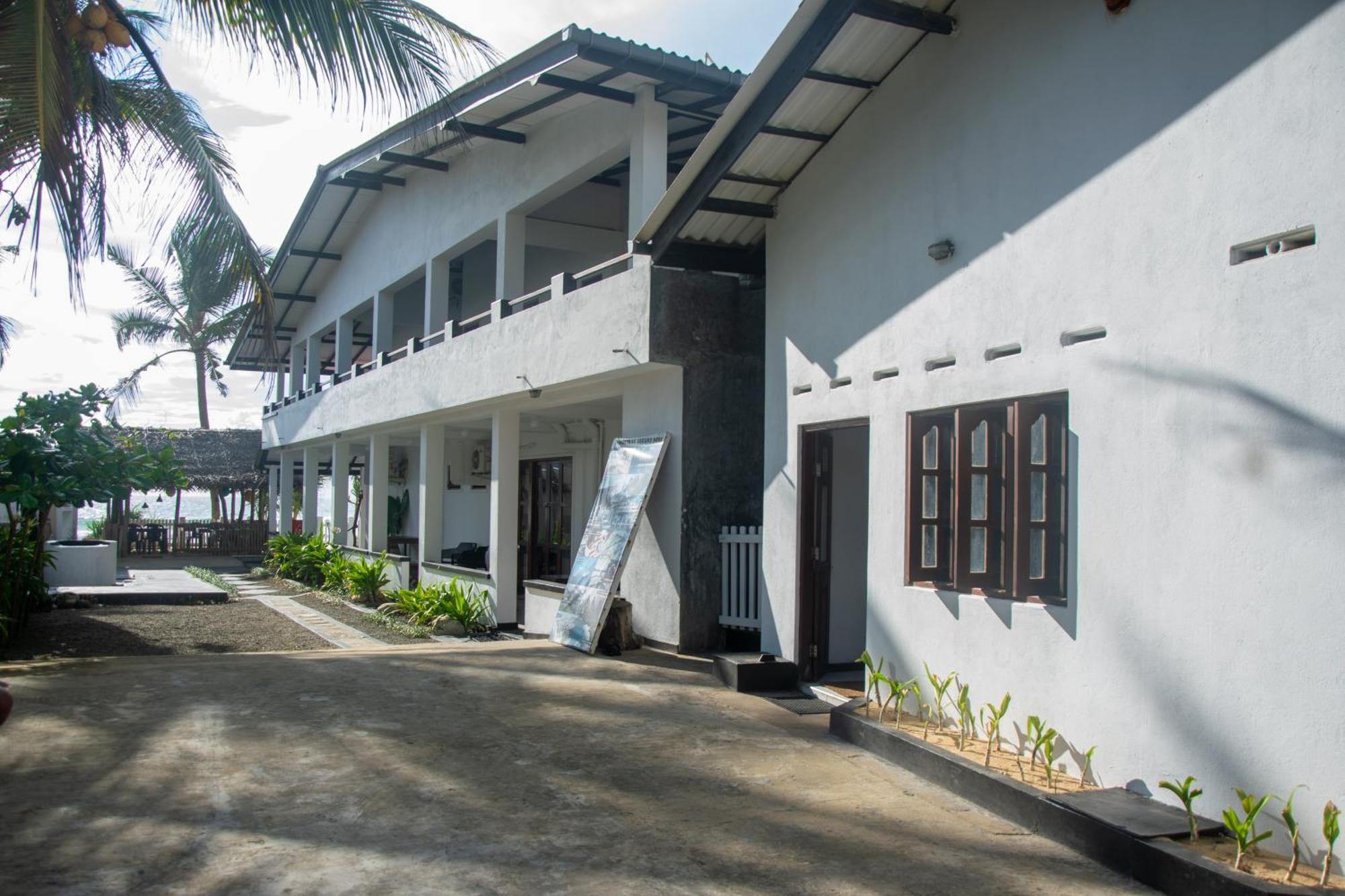 Sailors' Bay Bed & Breakfast Hikkaduwa Bagian luar foto