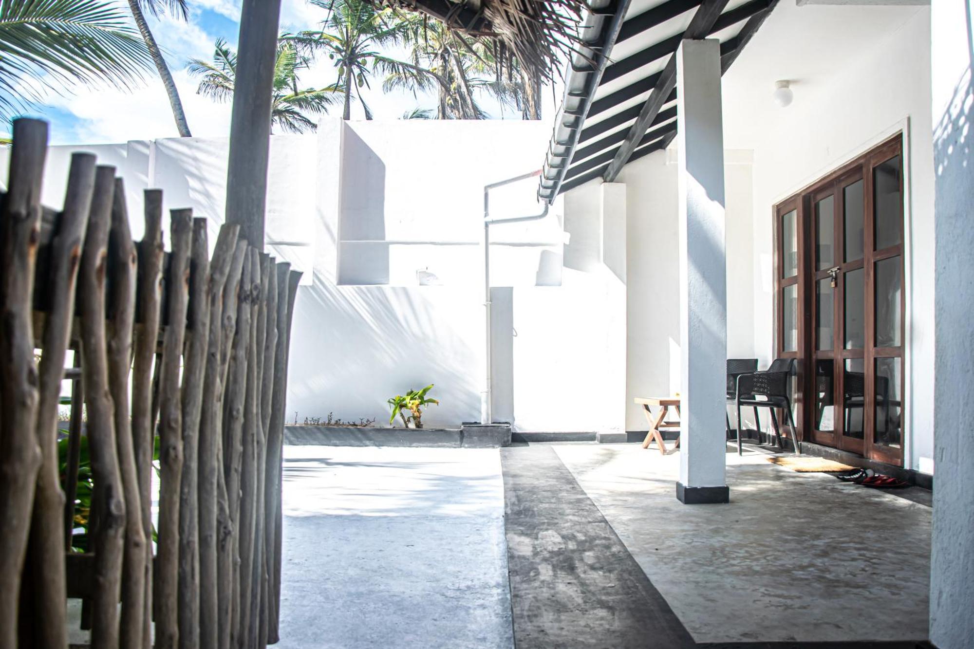 Sailors' Bay Bed & Breakfast Hikkaduwa Bagian luar foto