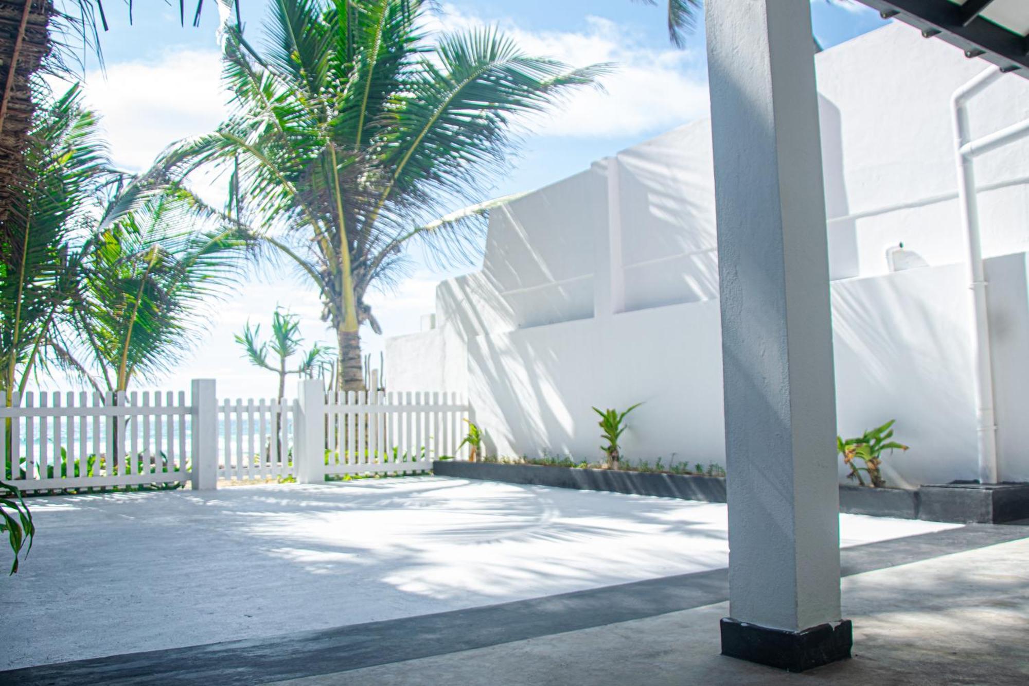 Sailors' Bay Bed & Breakfast Hikkaduwa Bagian luar foto