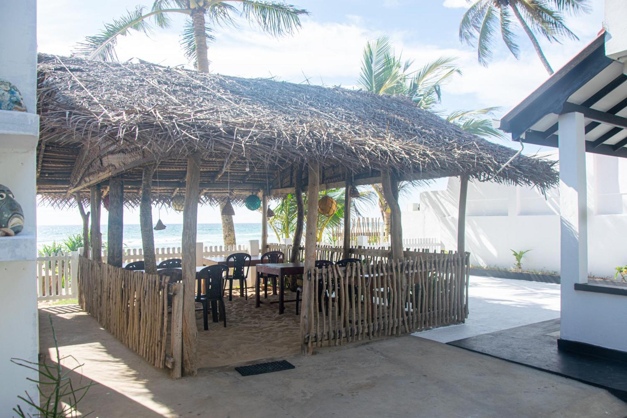 Sailors' Bay Bed & Breakfast Hikkaduwa Bagian luar foto