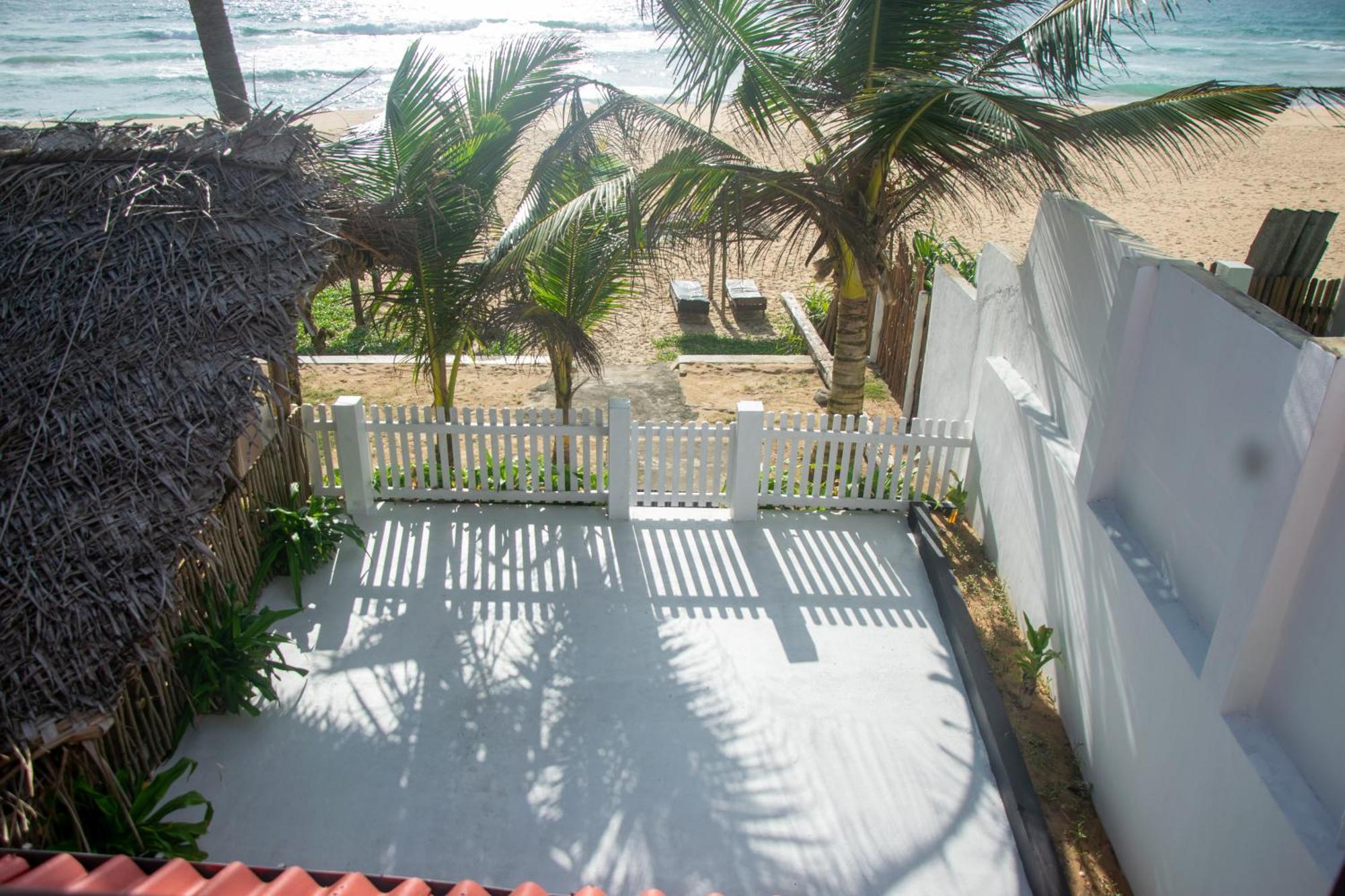 Sailors' Bay Bed & Breakfast Hikkaduwa Bagian luar foto