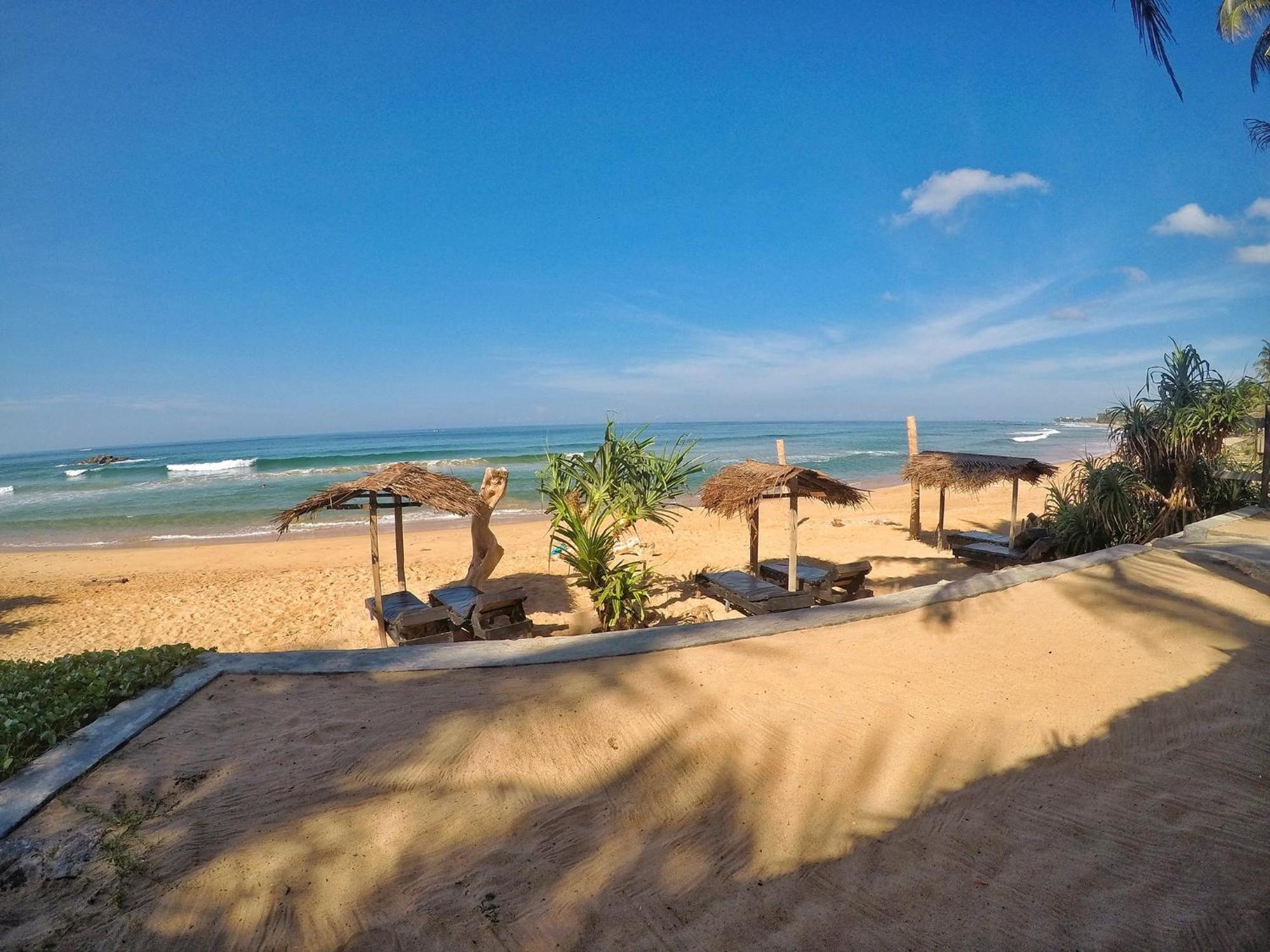 Sailors' Bay Bed & Breakfast Hikkaduwa Bagian luar foto