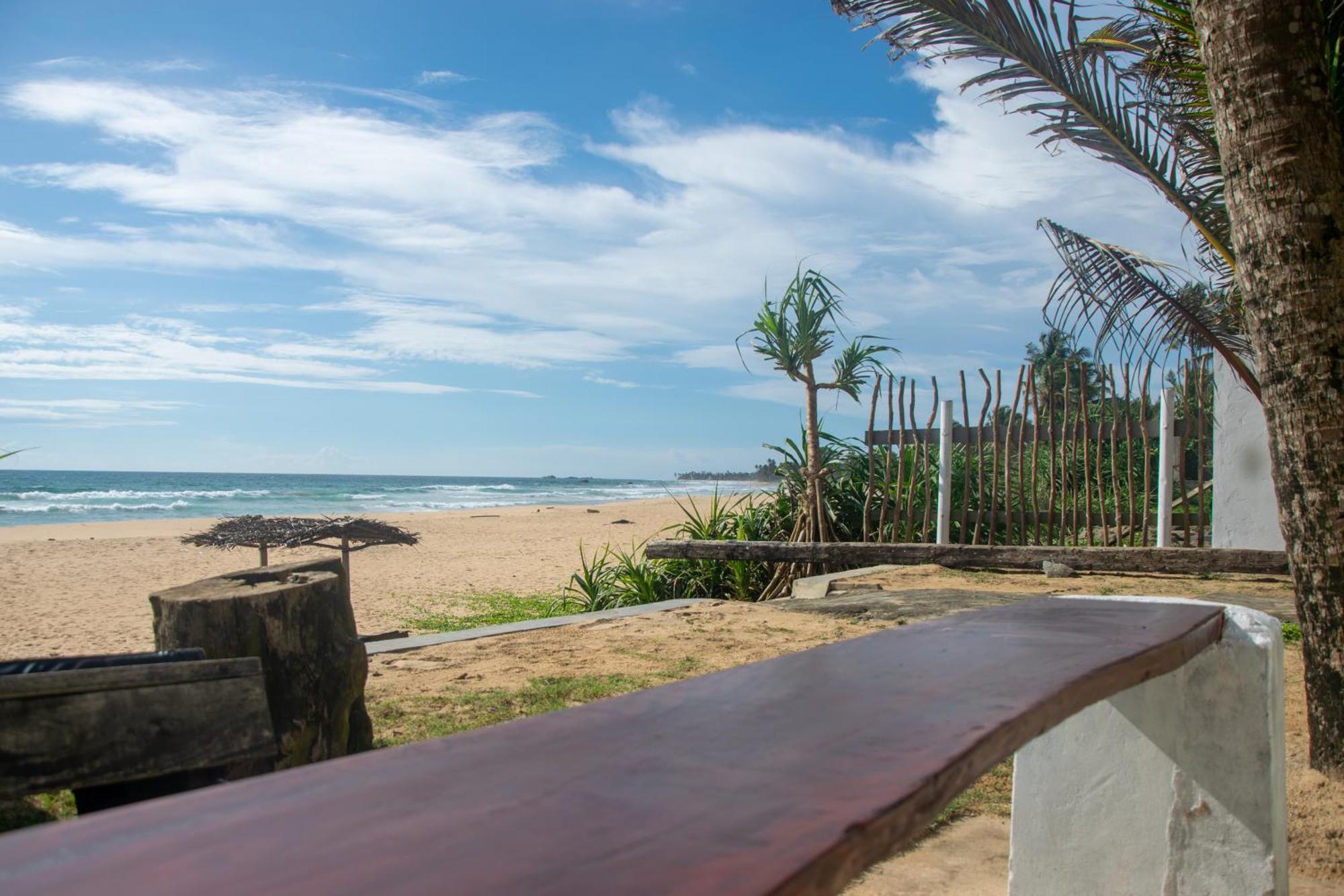 Sailors' Bay Bed & Breakfast Hikkaduwa Bagian luar foto