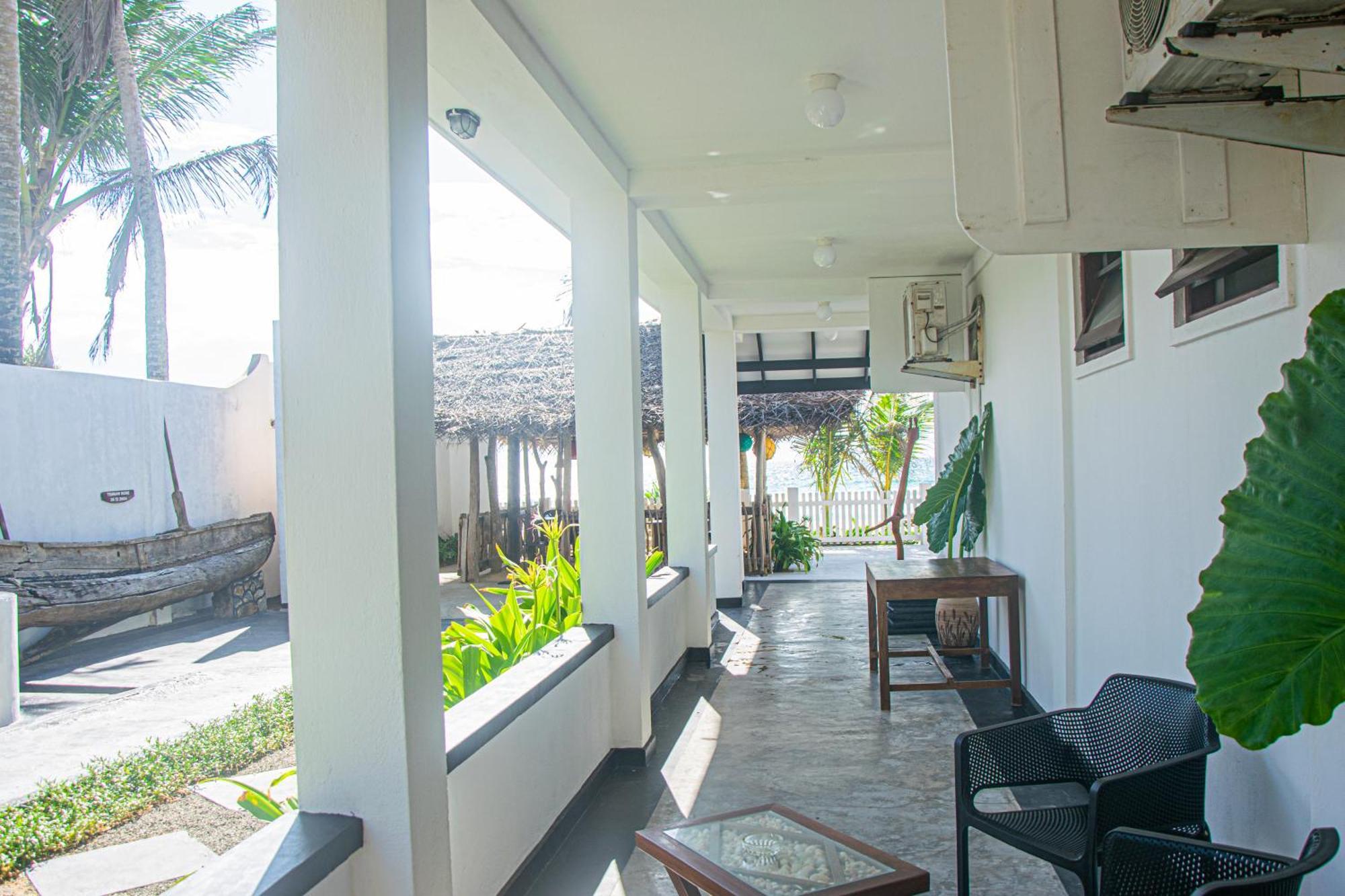 Sailors' Bay Bed & Breakfast Hikkaduwa Bagian luar foto