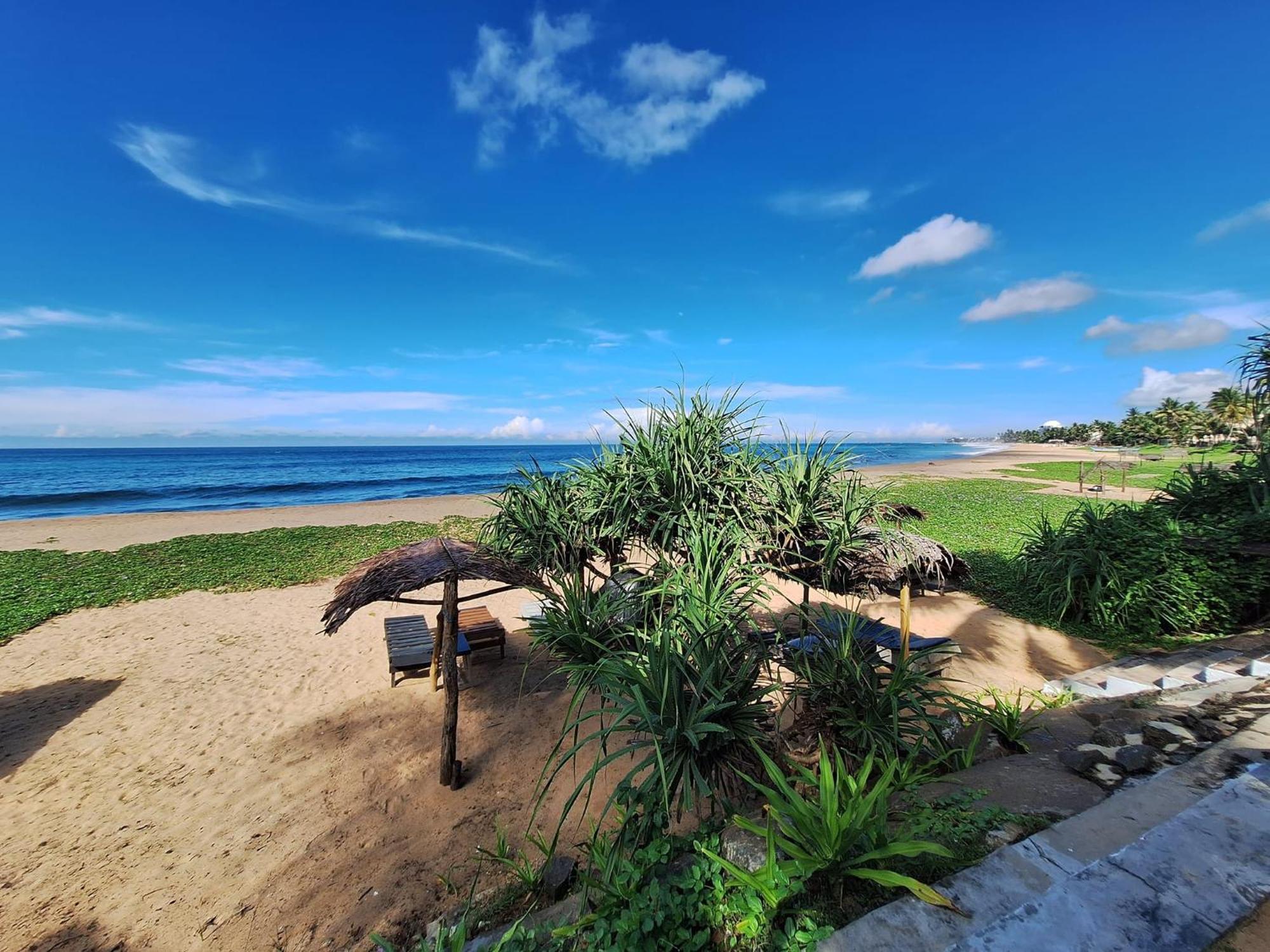 Sailors' Bay Bed & Breakfast Hikkaduwa Bagian luar foto