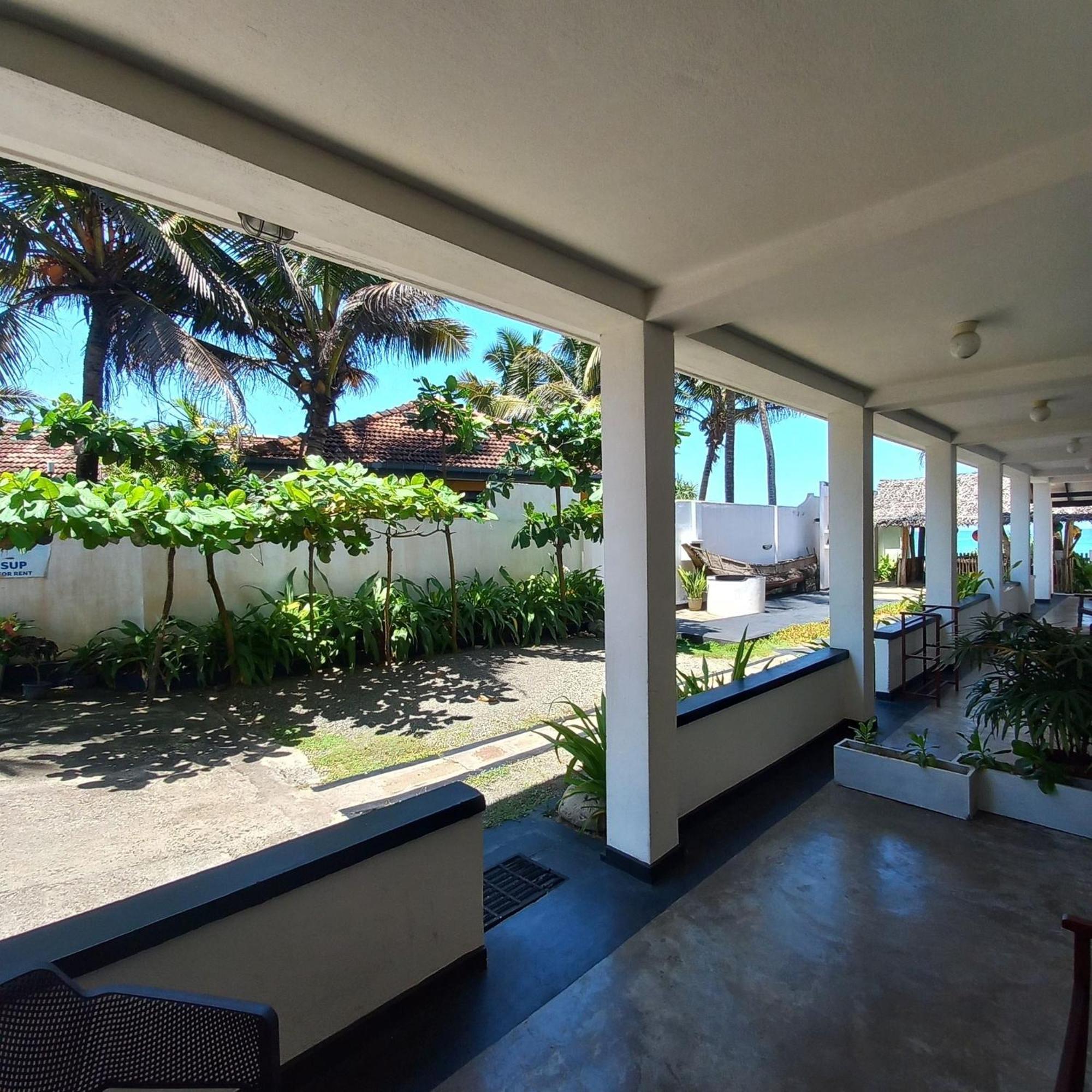 Sailors' Bay Bed & Breakfast Hikkaduwa Bagian luar foto