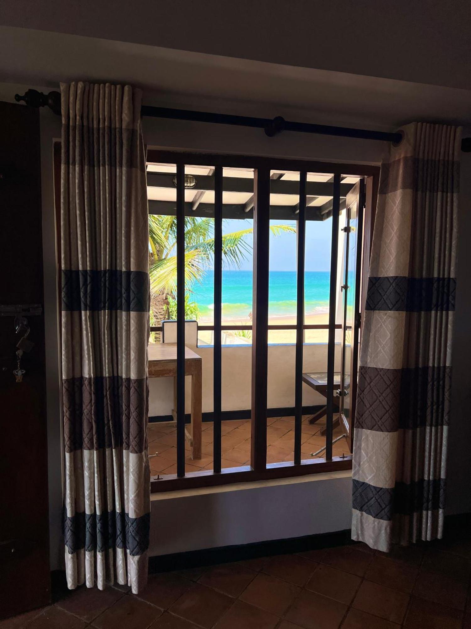 Sailors' Bay Bed & Breakfast Hikkaduwa Bagian luar foto