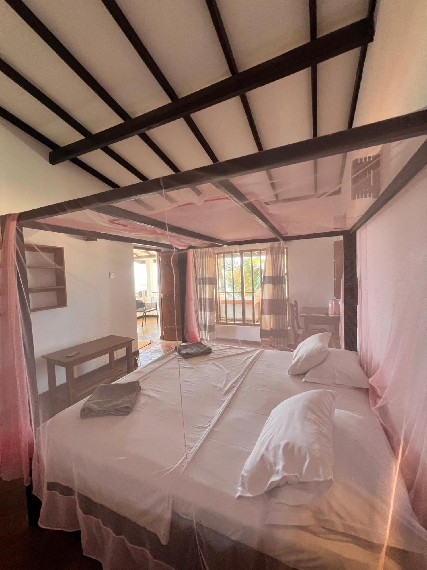 Sailors' Bay Bed & Breakfast Hikkaduwa Bagian luar foto