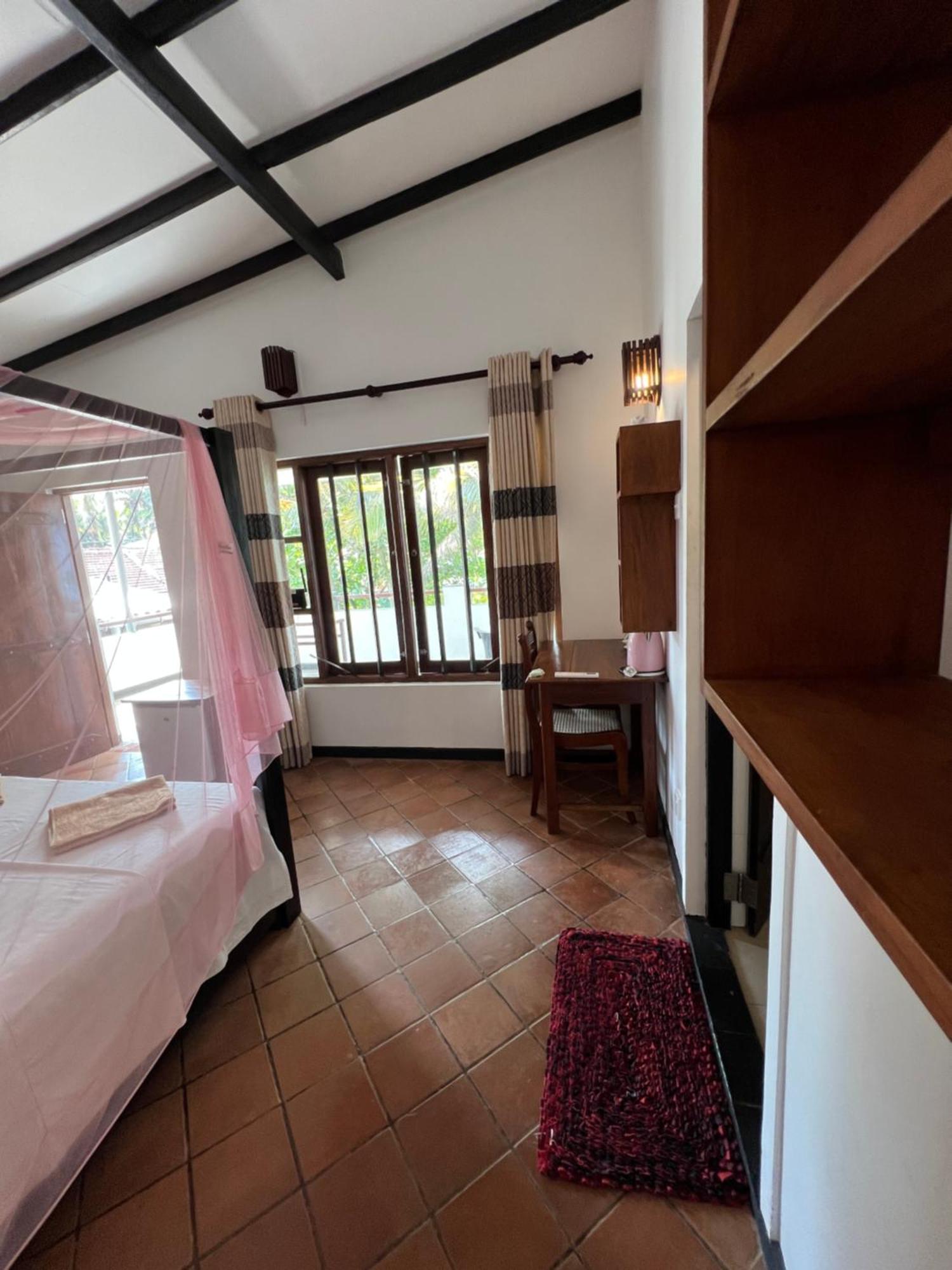 Sailors' Bay Bed & Breakfast Hikkaduwa Bagian luar foto