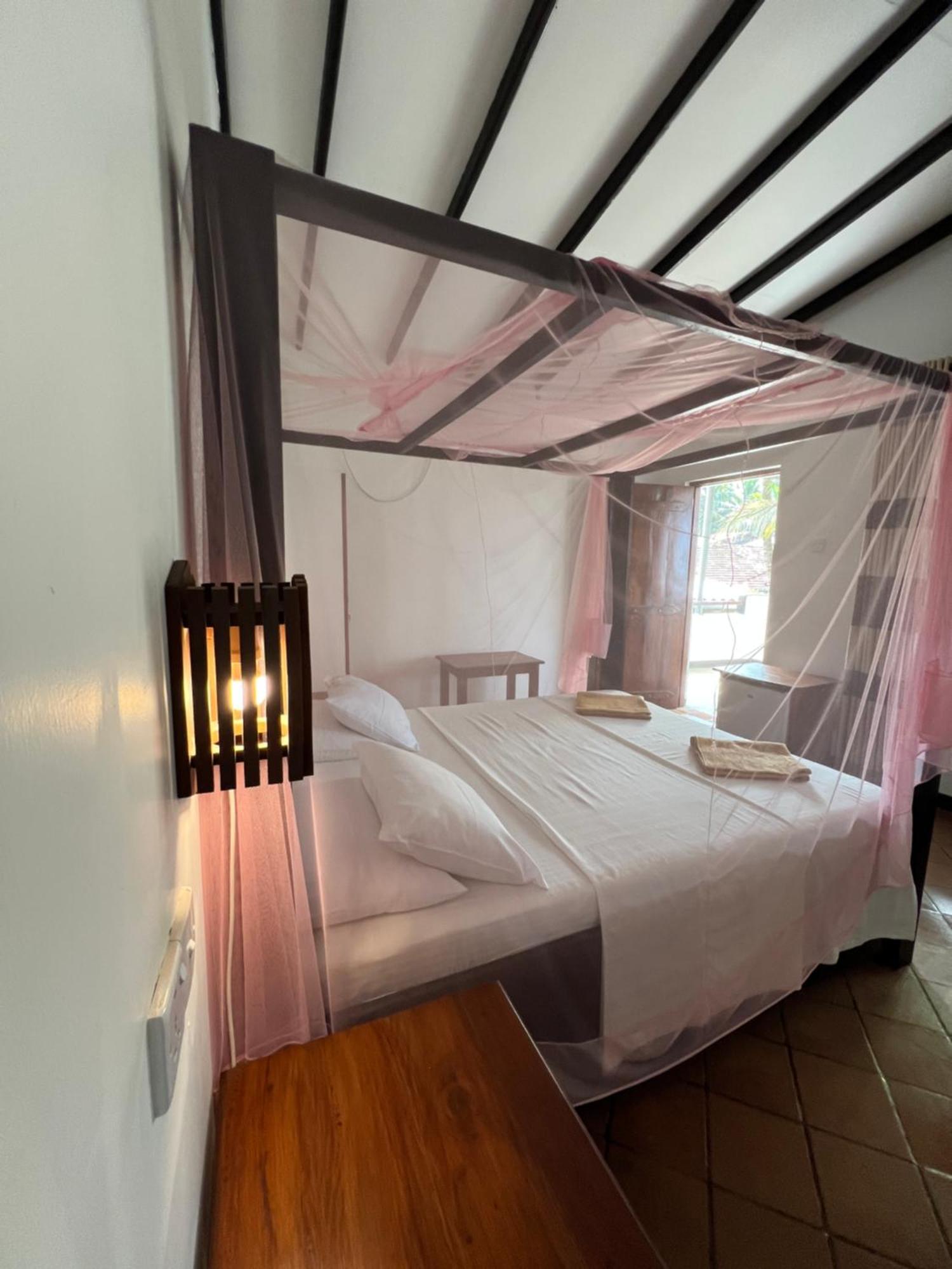 Sailors' Bay Bed & Breakfast Hikkaduwa Bagian luar foto