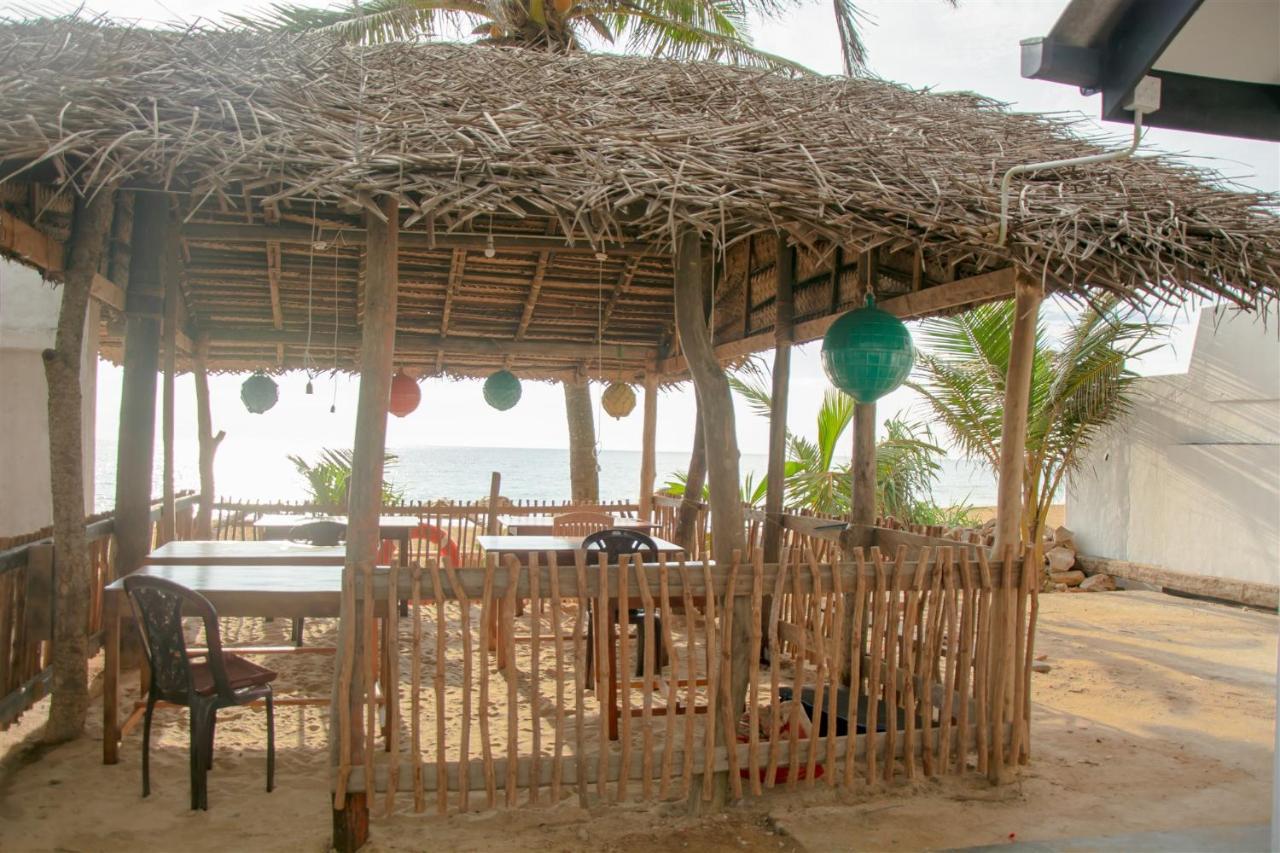 Sailors' Bay Bed & Breakfast Hikkaduwa Bagian luar foto
