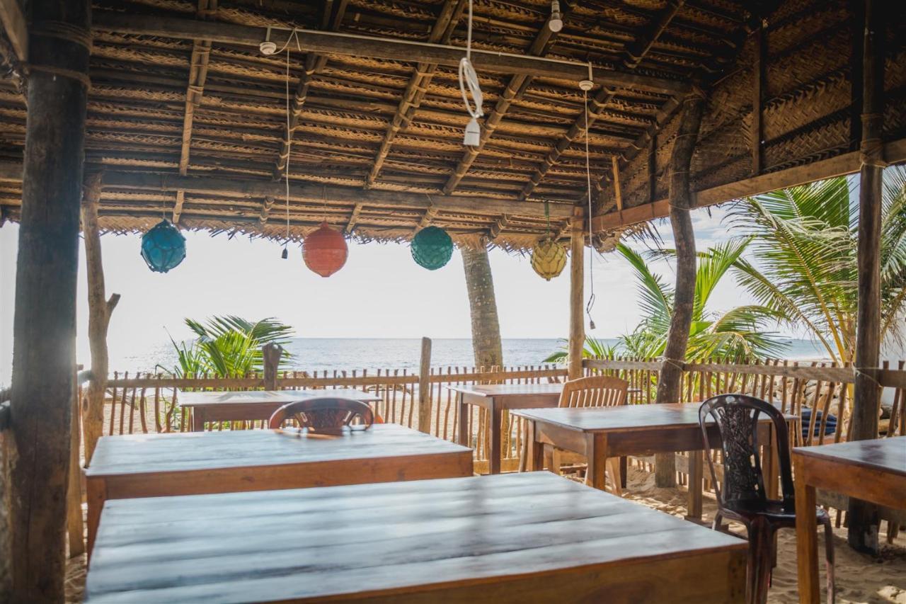 Sailors' Bay Bed & Breakfast Hikkaduwa Bagian luar foto