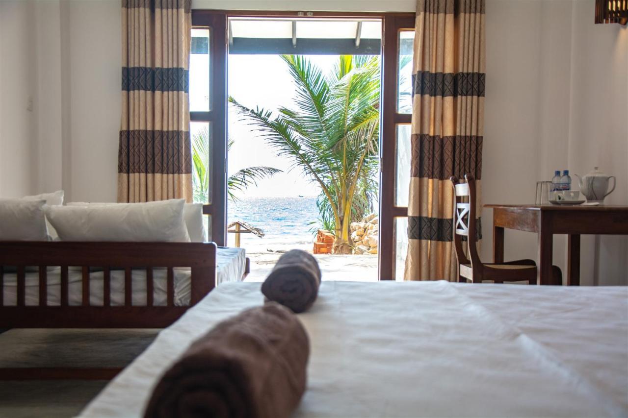 Sailors' Bay Bed & Breakfast Hikkaduwa Bagian luar foto